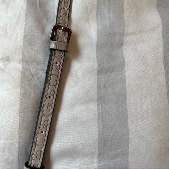 Guess Crossbody Purse - Picture 3 of 8